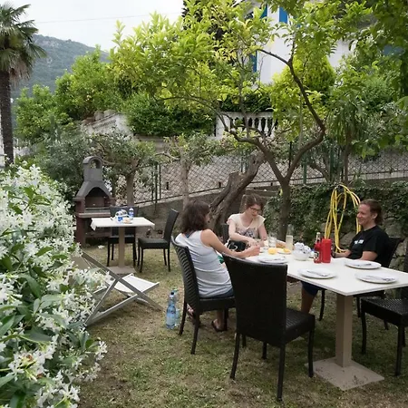 Konukevi Rione San Carlo