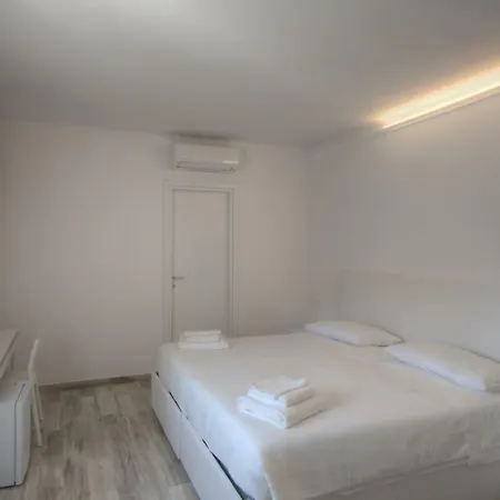 Guest house Rione San Carlo 4*