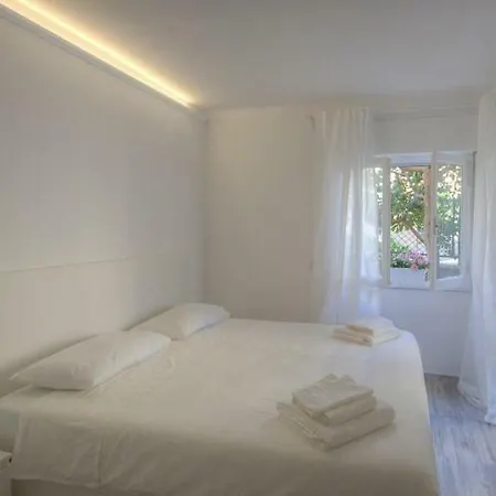 Rione San Carlo 게스트하우스 3*